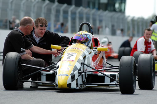 Liroy Stuart op pole !
